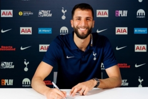 官方：热刺与本坦库尔签下新的长期合同